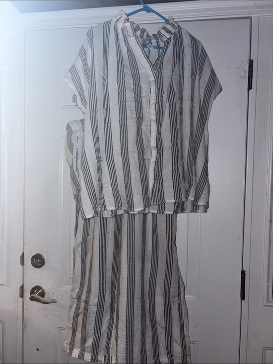 torrid Pants - Belle Isle for TorridShort-Sleeve Striped Set - White & Gray-ish blue sz 2X